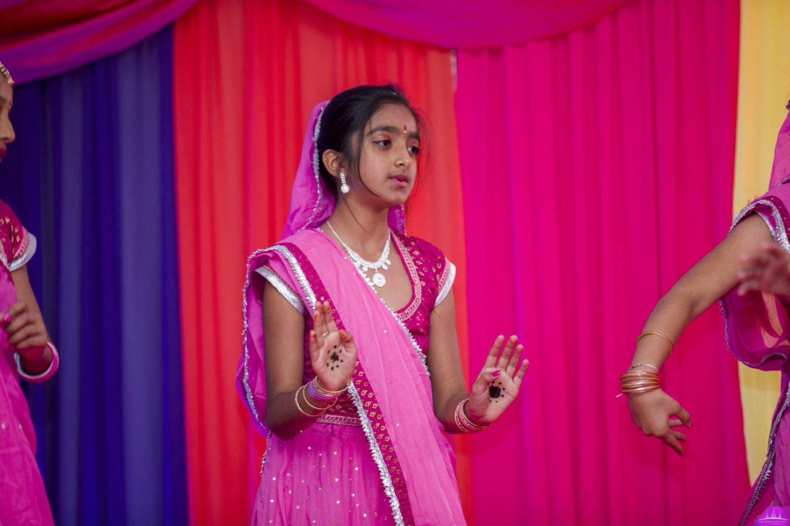 ©1987-2017 SKS Swaminarayan Temple East London